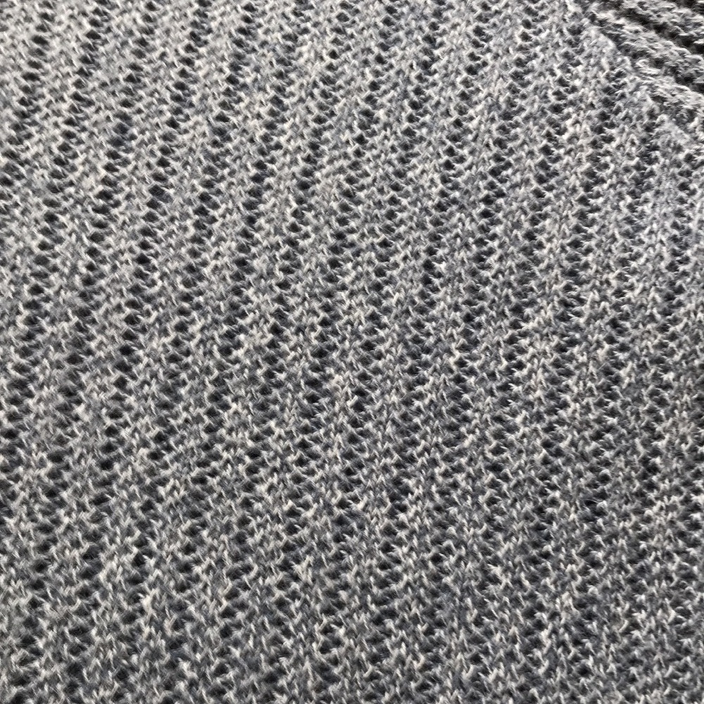 Women's Geoffrey Beene v-neck knit sweater - Picture 3 of 3